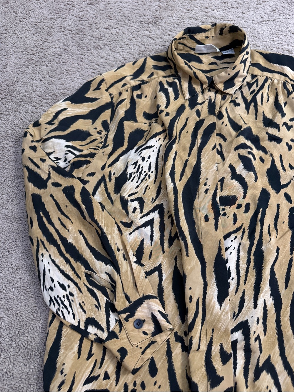 Vintage Alfred Dunner Button Down Shirt Women size M/L Animal Collar Long Top - Picture 15 of 16